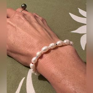 996. Natural Freshwater Pearl 18K Gold Handmade Bead Bracelet